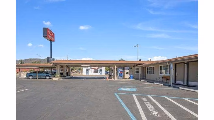 Econo Lodge Inn & Suites - Yreka, CA