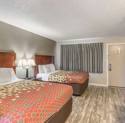 Econo Lodge Inn & Suites - Yreka, CA