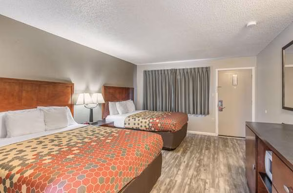 Econo Lodge Inn & Suites - Yreka, CA