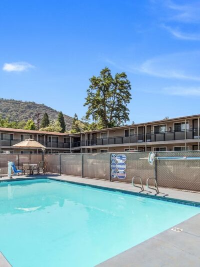 Econo Lodge Inn & Suites - Yreka, CA