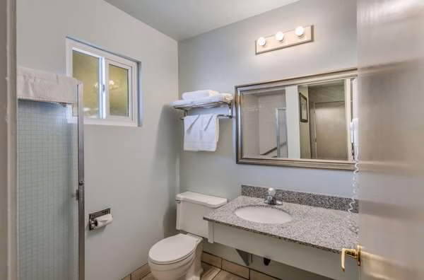Econo Lodge Inn & Suites - Yreka, CA