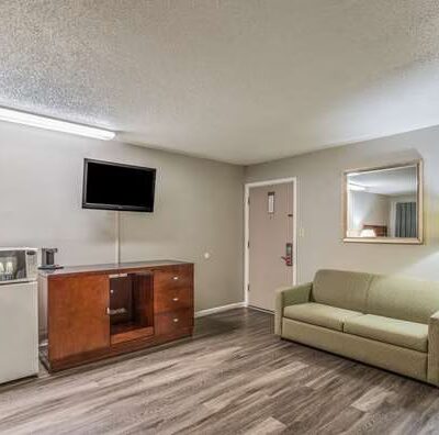 Econo Lodge Inn & Suites - Yreka, CA