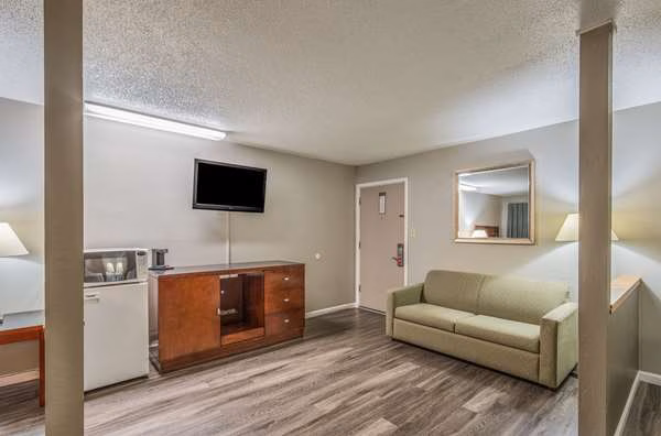 Econo Lodge Inn & Suites - Yreka, CA