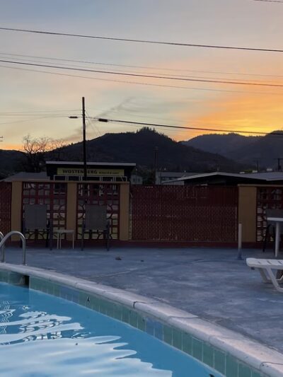 Relax Inn Motel - Yreka, CA