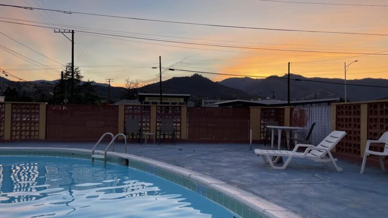 Relax Inn Motel - Yreka, CA