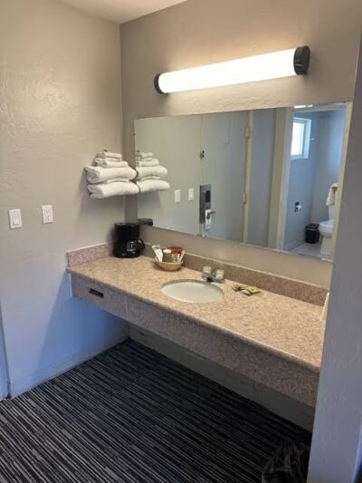 Relax Inn Motel - Yreka, CA