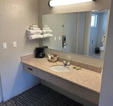 Relax Inn Motel - Yreka, CA