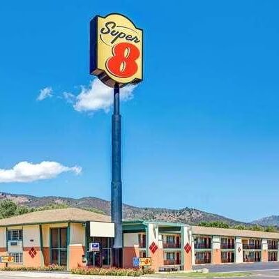Super 8 by Wyndham Yreka - Yreka, CA