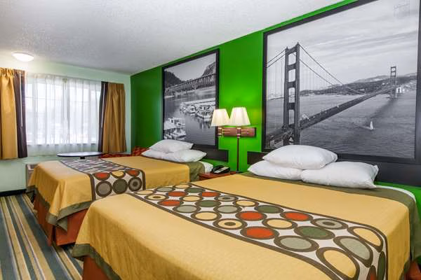Super 8 by Wyndham Yreka - Yreka, CA