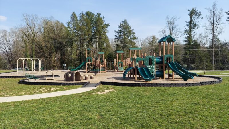 Tuxedo Park - Zirconia, NC